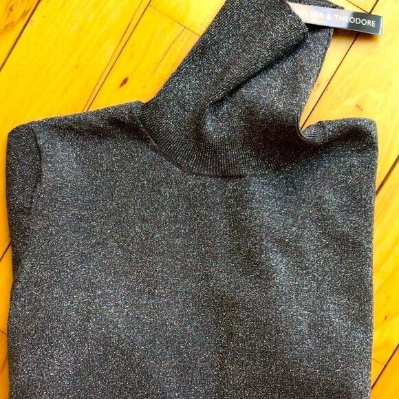 CHELSEA & THEODORE SHIMMERED SILK TURTLENECK M NWT - Picture 8 of 10